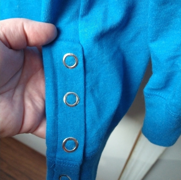 $ St. John's bay teal front pocket side snap sweatshirt. Size PXL - Picture 5 of 11